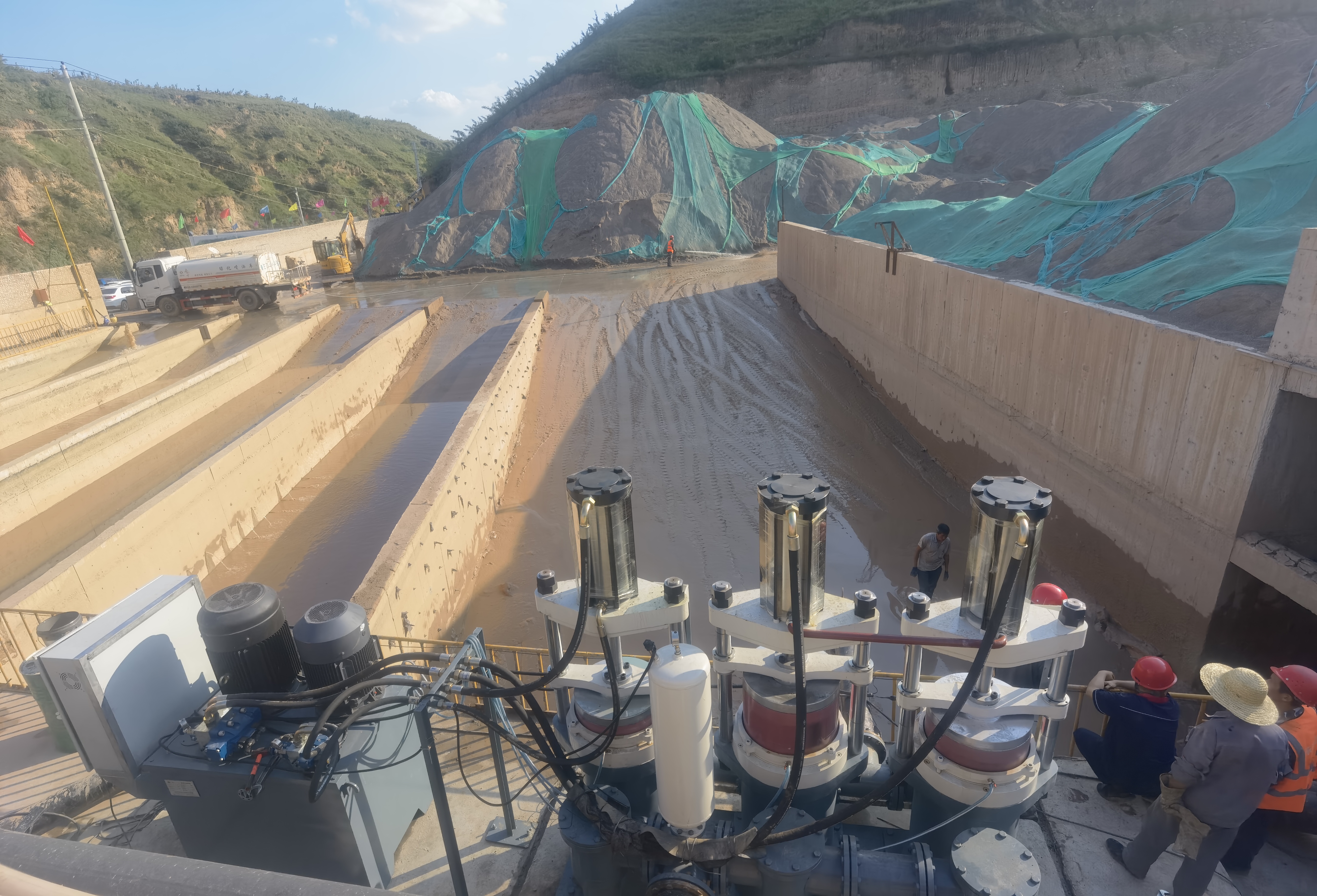 大流量柱塞泥漿泵在洗沙廠應(yīng)用現(xiàn)場(chǎng)